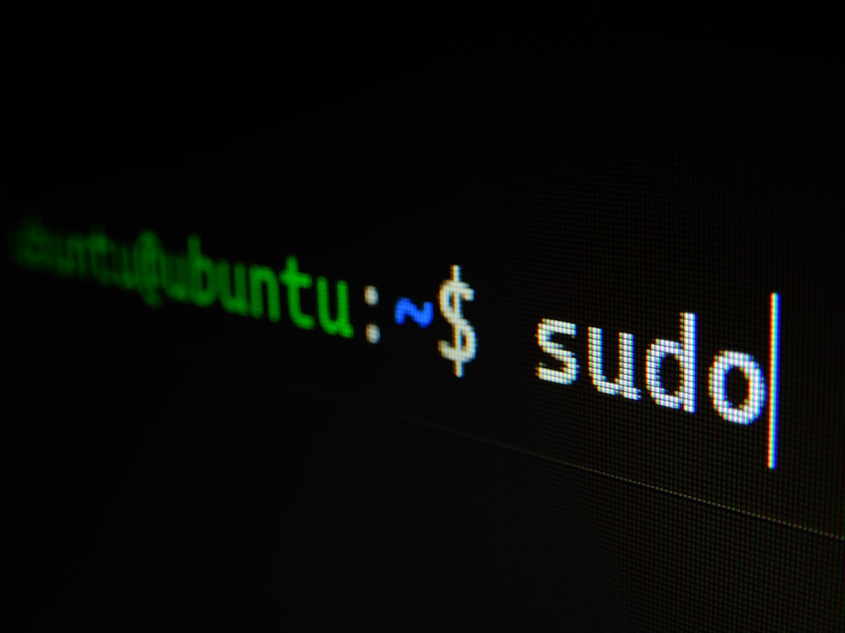 Ubuntu terminal showing a command-line prompt with sudo, representing the source download step